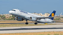 D-AIUH - Lufthansa Airbus A320 aircraft