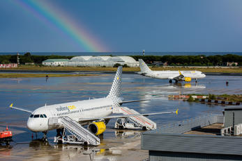 EC-LVC - Vueling Airlines Airbus A320