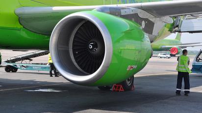 VQ-BQK - S7 Airlines Airbus A321
