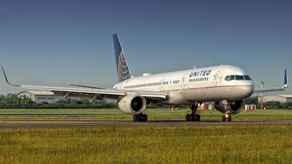 N34131 - United Airlines Boeing 757-200