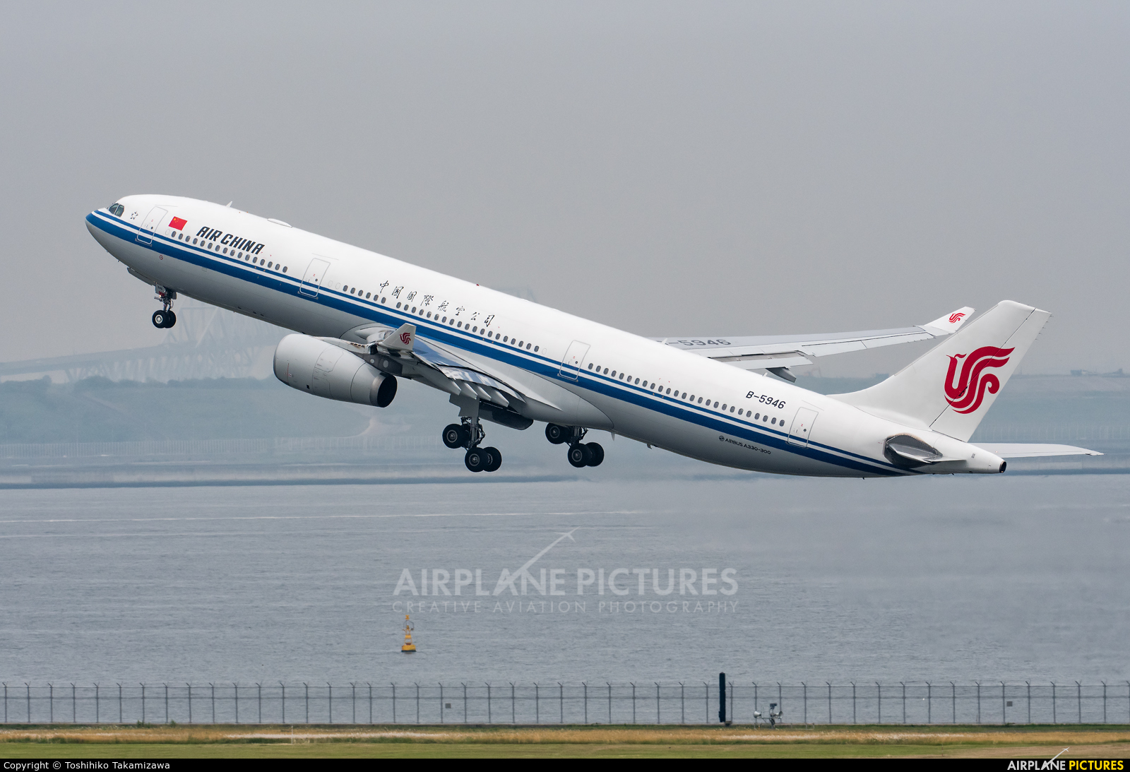 Air China B-5946 aircraft at Tokyo - Haneda Intl