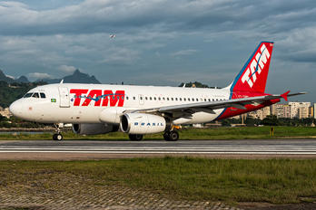 PT-TMH - TAM Airbus A319