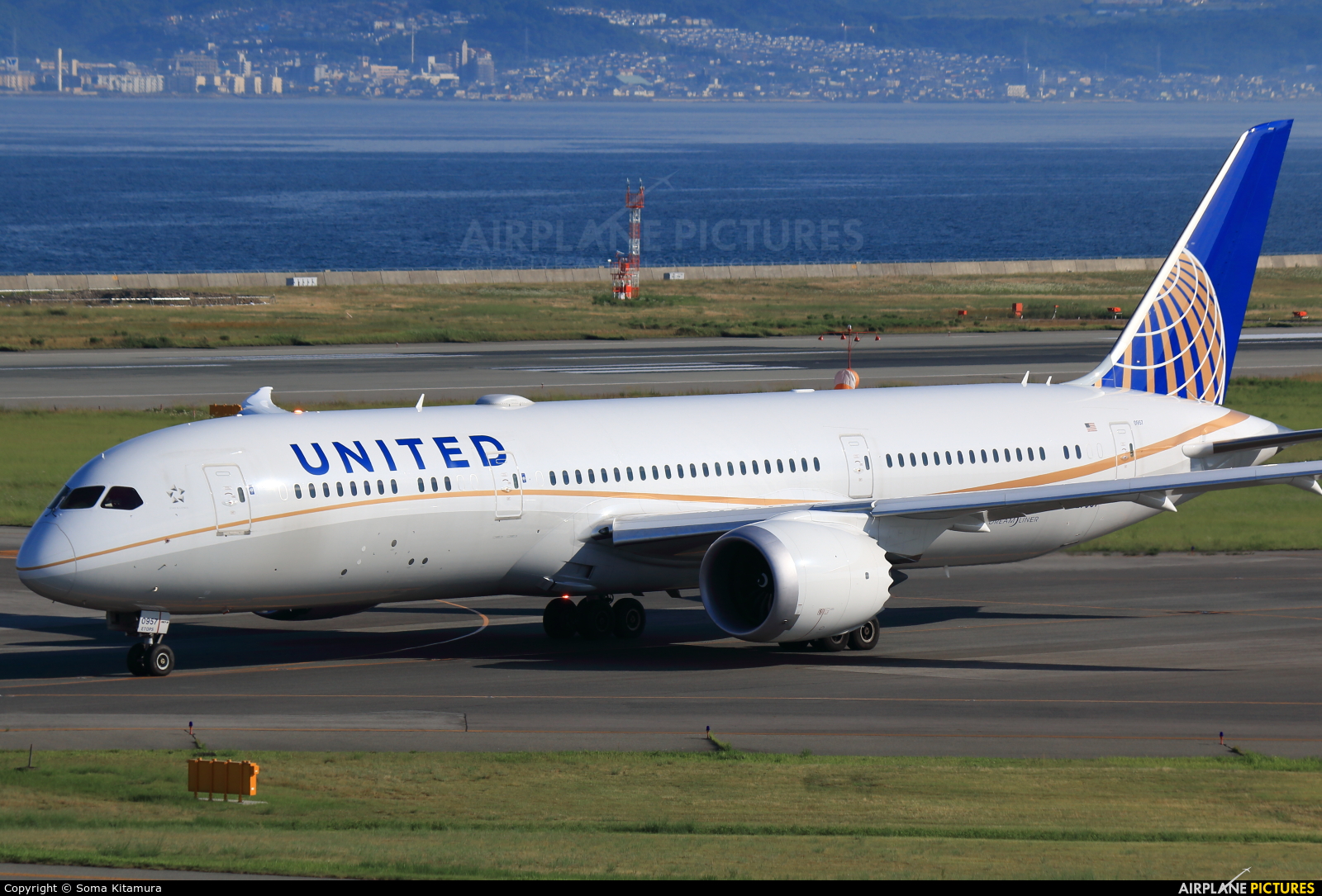 United Airlines N27957 aircraft at Kansai Intl