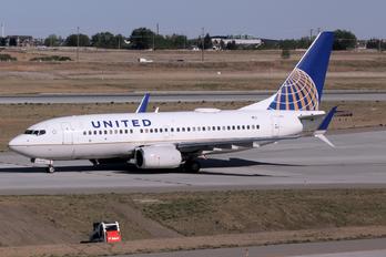 N24702 - United Airlines Boeing 737-700