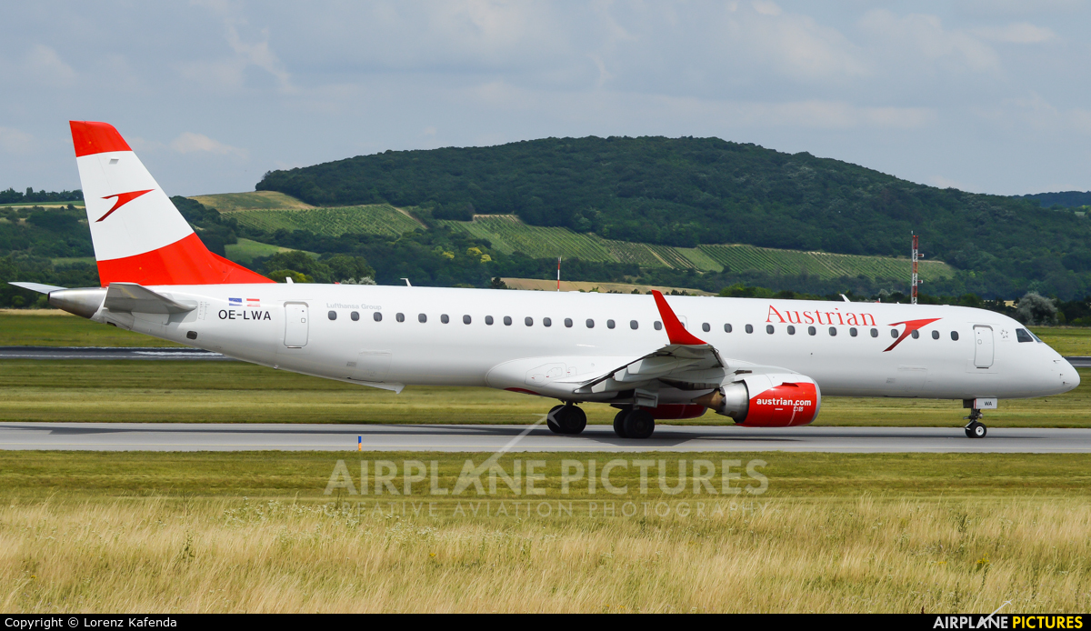 Austrian Airlines/Arrows/Tyrolean OE-LWA aircraft at Vienna - Schwechat