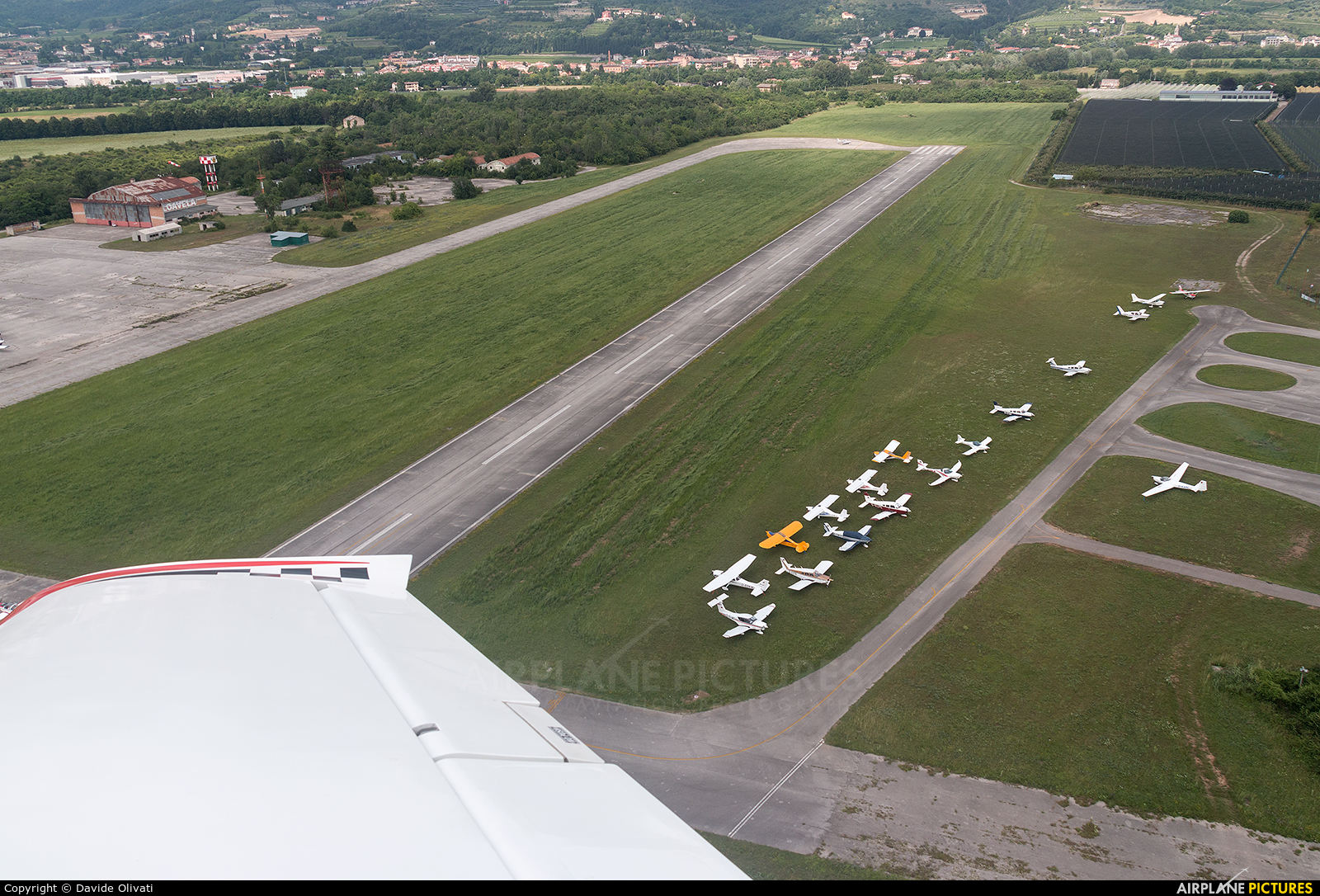 - Airport Overview - aircraft at Verona - Boscomantico