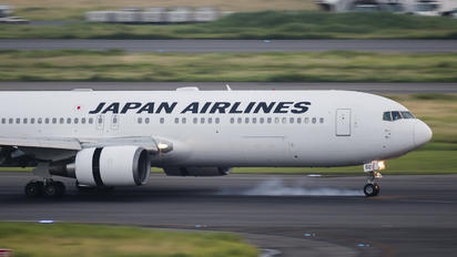 JA601J - JAL - Japan Airlines Boeing 767-300ER