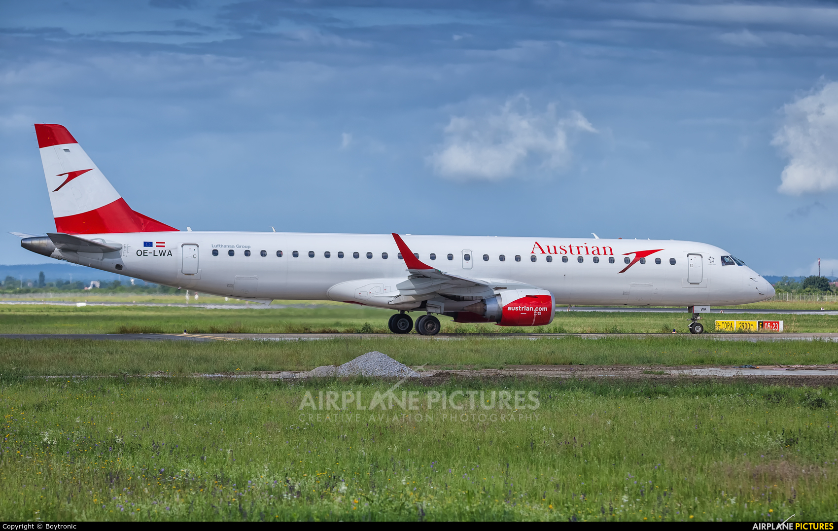 Austrian Airlines/Arrows/Tyrolean OE-LWA aircraft at Zagreb