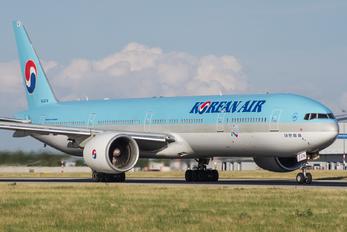 HL8274 - Korean Air Boeing 777-300ER