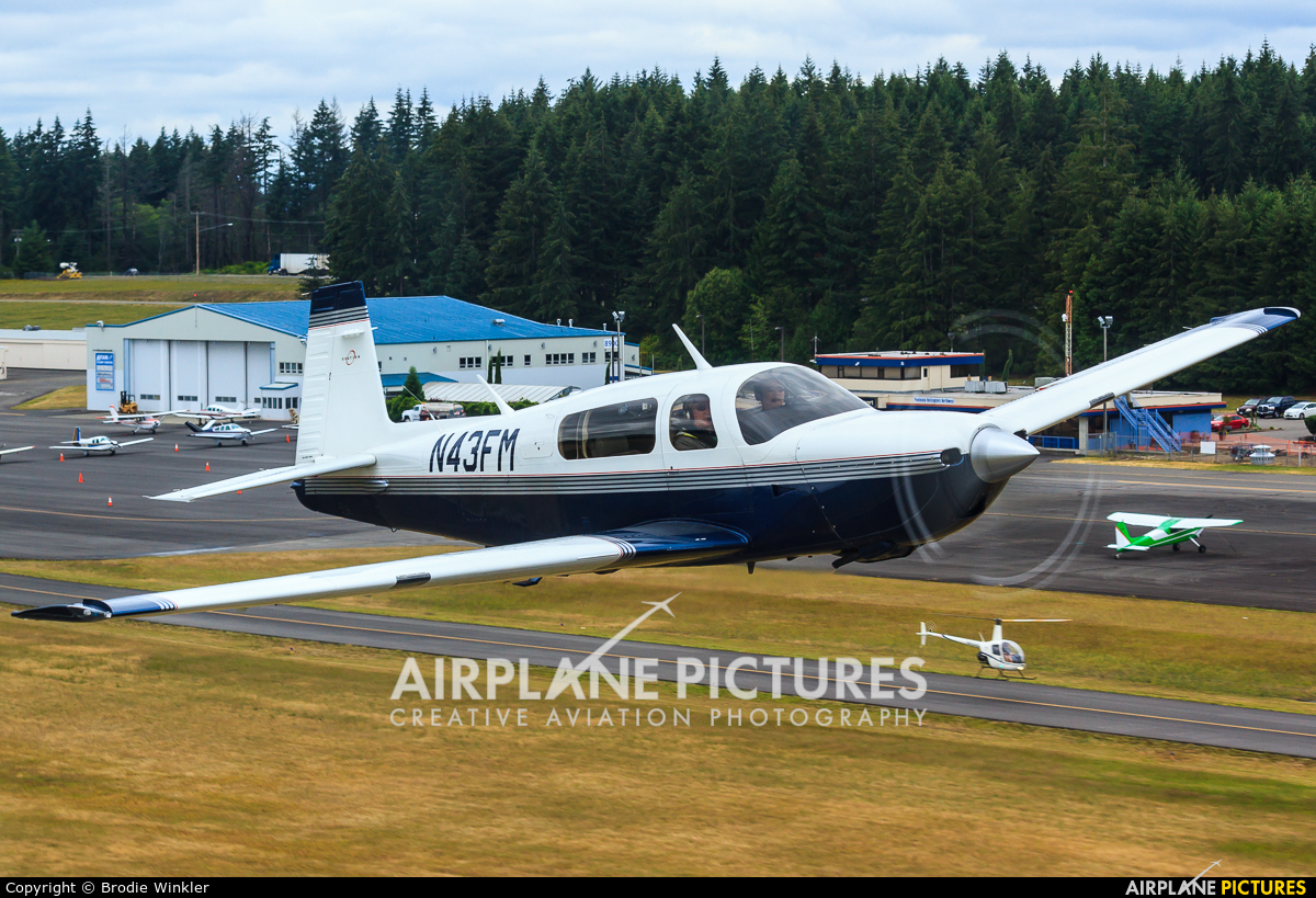 Private N43FM aircraft at Bremerton National Airport