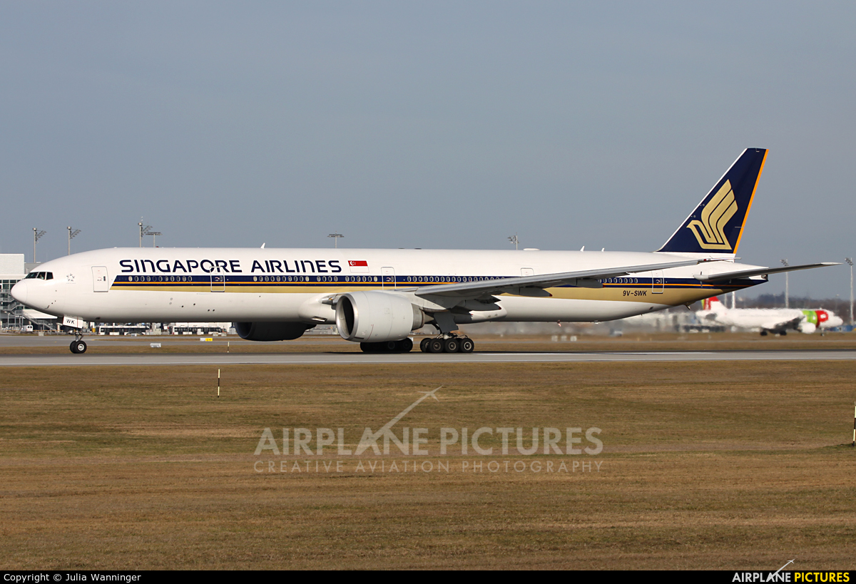 Singapore Airlines 9V-SWK aircraft at Munich