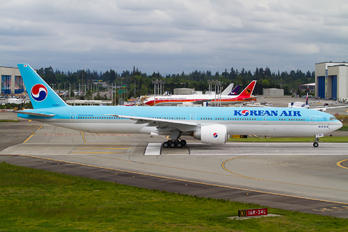 HL8041 - Korean Air Boeing 777-300ER