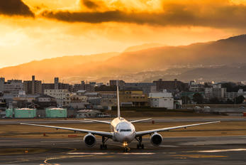 JA771J - JAL - Japan Airlines Boeing 777-200