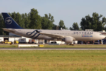 HL8212 - Korean Air Airbus A330-200