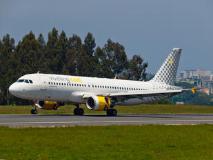 EC-KDH - Vueling Airlines Airbus A320