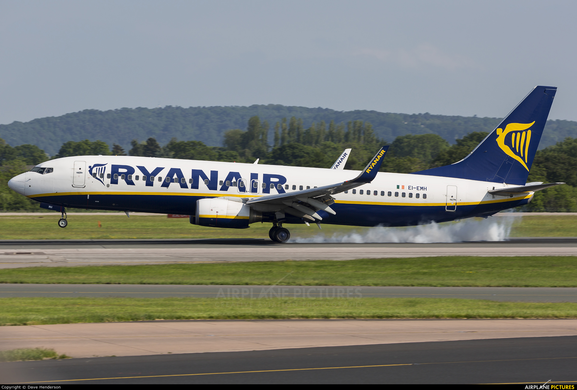 Ryanair EI-EMH aircraft at Manchester