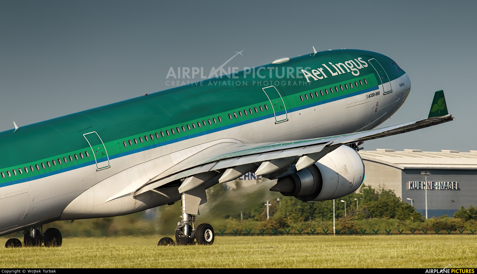 Aer Lingus EI-ELA aircraft at Dublin