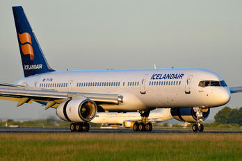 TF-FIW - Icelandair Boeing 757-200