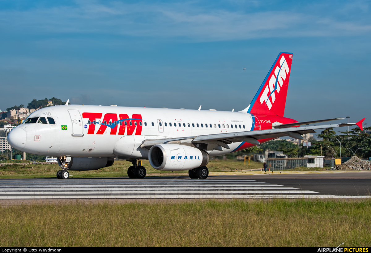 TAM PT-TMB aircraft at Rio de Janeiro - Santos Dumont