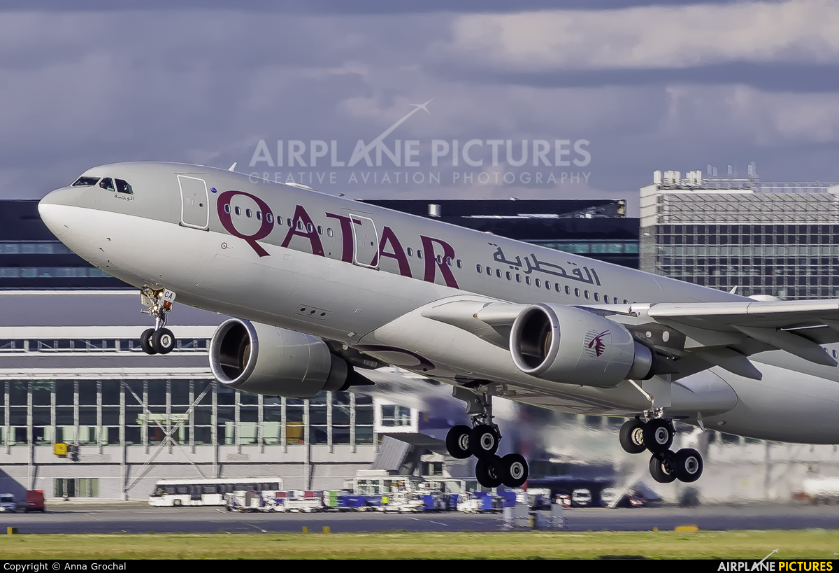 Qatar Airways A7-ACA aircraft at Warsaw - Frederic Chopin