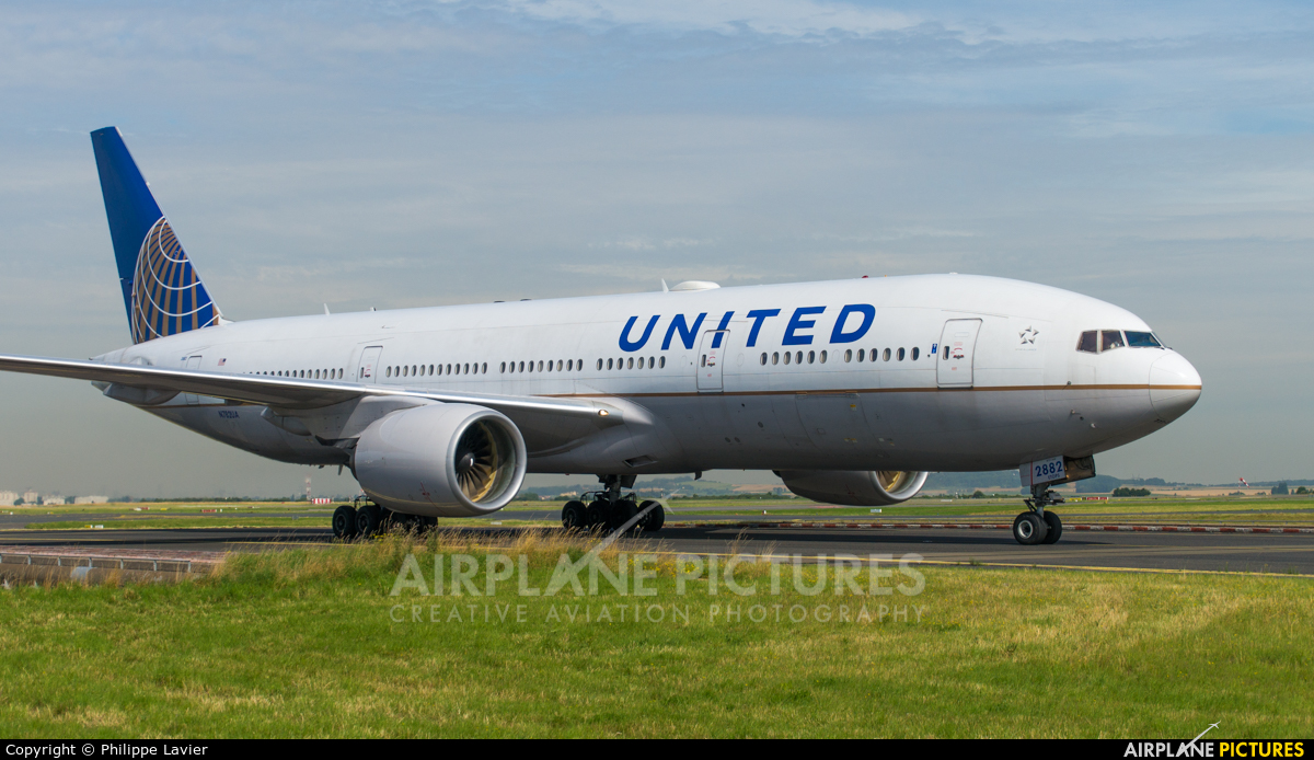 United Airlines N782UA aircraft at Paris - Charles de Gaulle