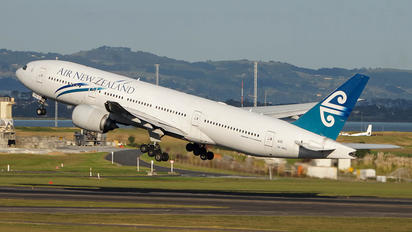 ZK-OKG - Air New Zealand Boeing 777-200ER