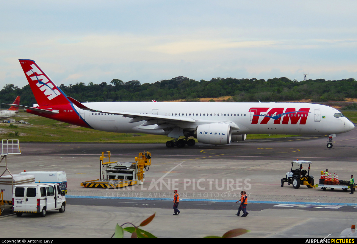 TAM PR-XTB aircraft at Manaus - Eduardo Gomes