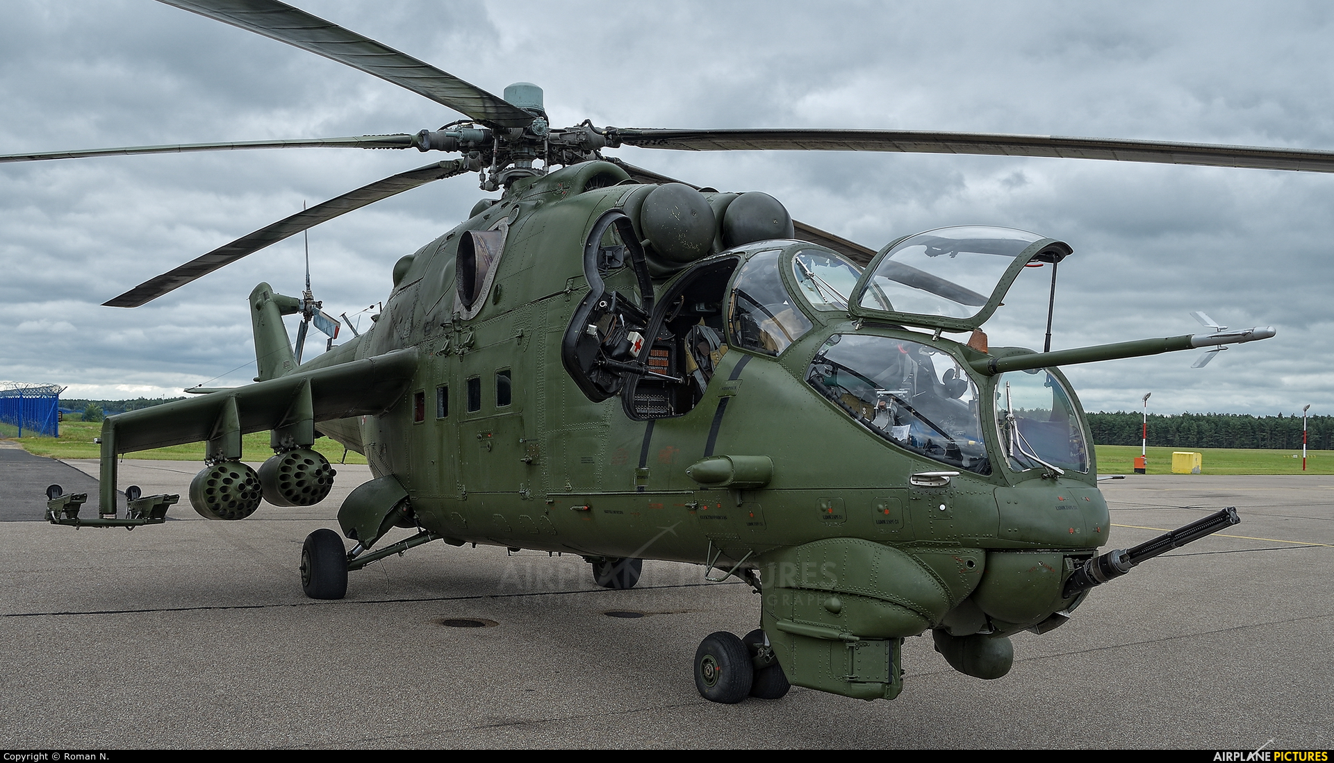 Poland - Army 585 aircraft at Siemirowice
