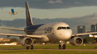 LV-CKV - LAN Argentina Airbus A320