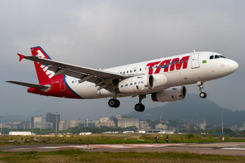 PT-TMC - TAM Airbus A319