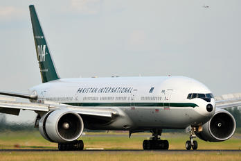 AP-BMG - PIA - Pakistan International Airlines Boeing 777-200ER