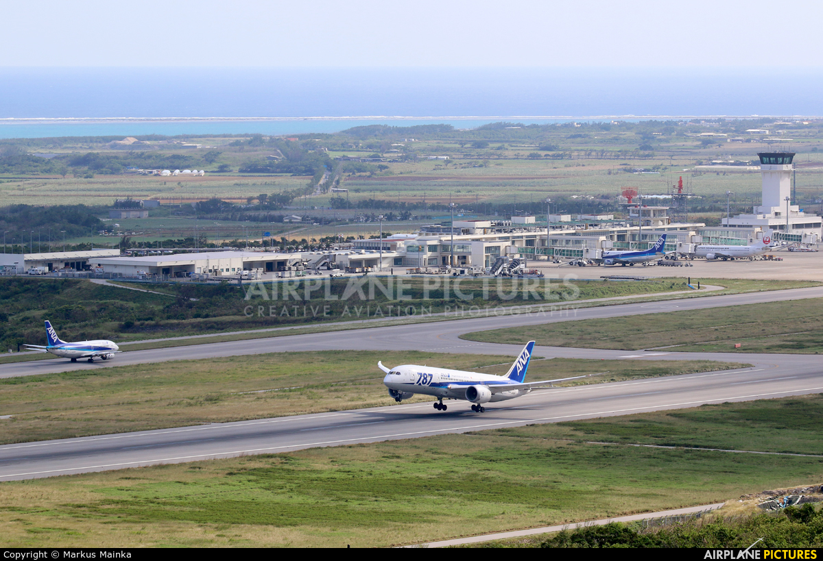 - Airport Overview - aircraft at Ishigaki