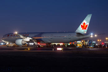 C-FNNW - Air Canada Boeing 777-300ER
