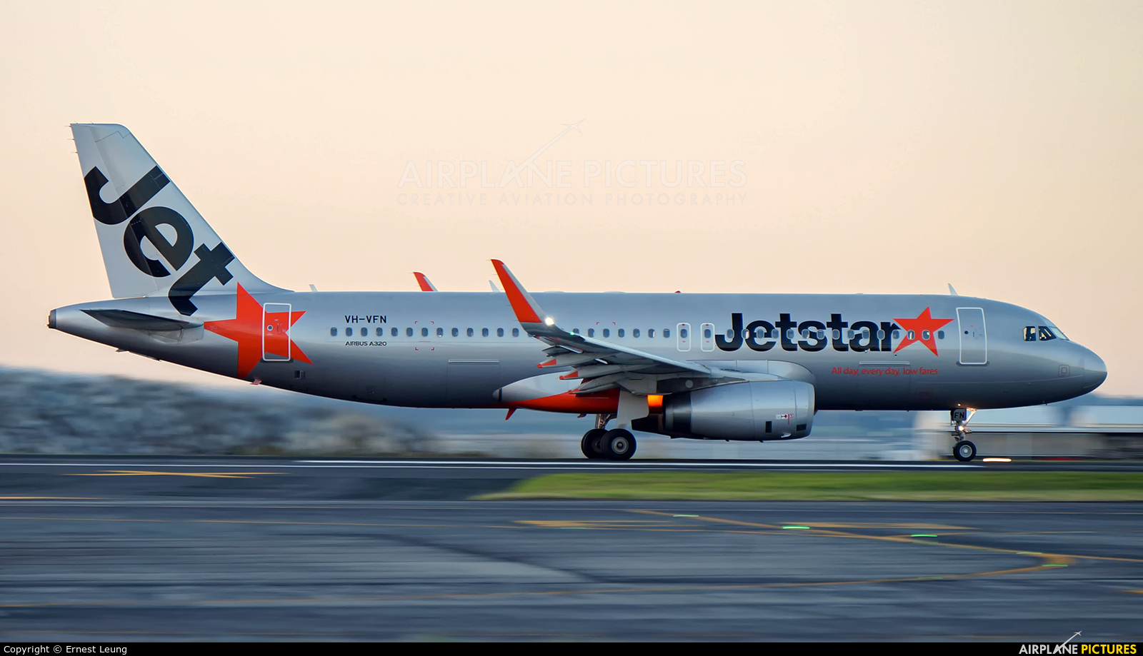 Jetstar Airways VH-VFN aircraft at Auckland Intl