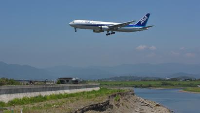 JA8669 - ANA - All Nippon Airways Boeing 767-300