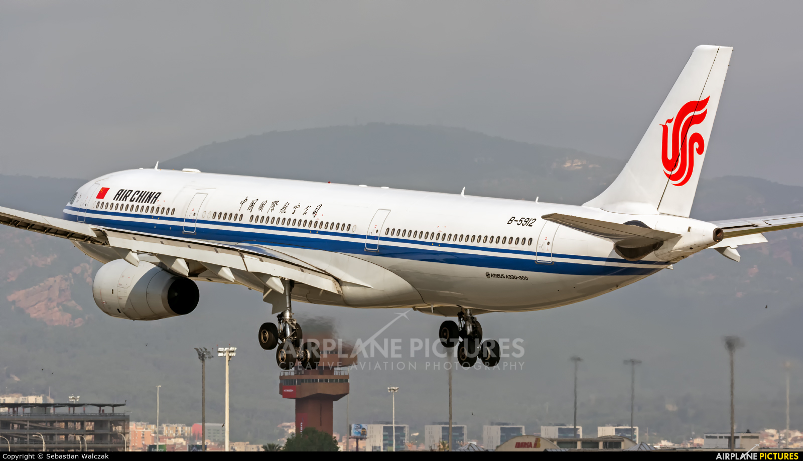 Air China B-5912 aircraft at Barcelona - El Prat