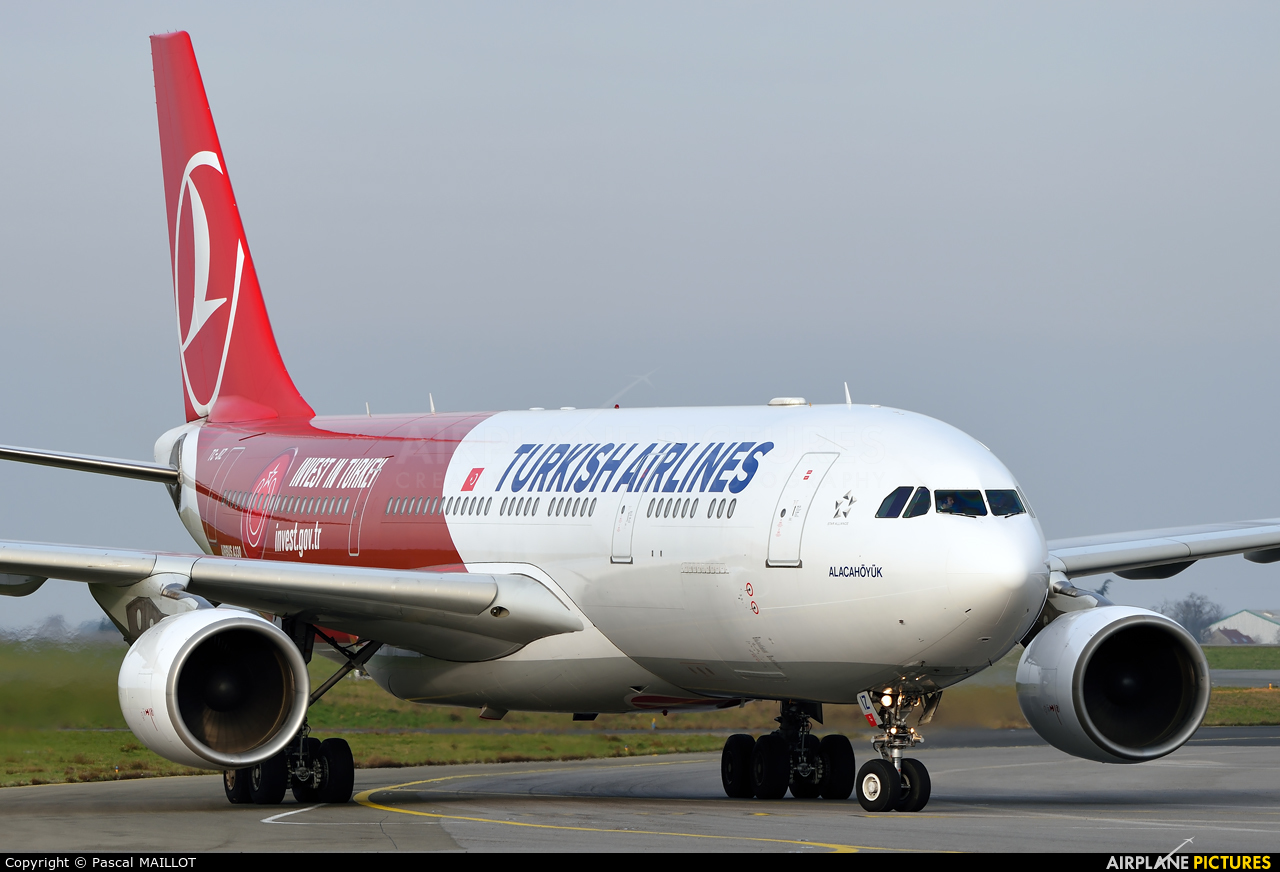 Turkish Airlines TC-JNZ aircraft at Paris - Charles de Gaulle