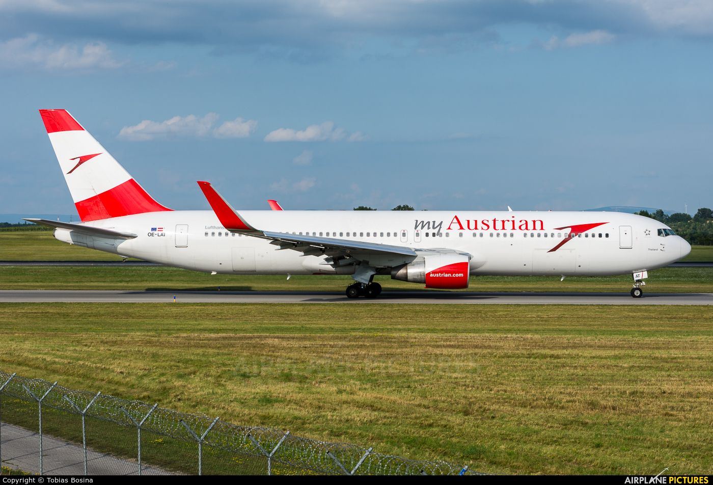 Austrian Airlines/Arrows/Tyrolean OE-LAT aircraft at Vienna - Schwechat