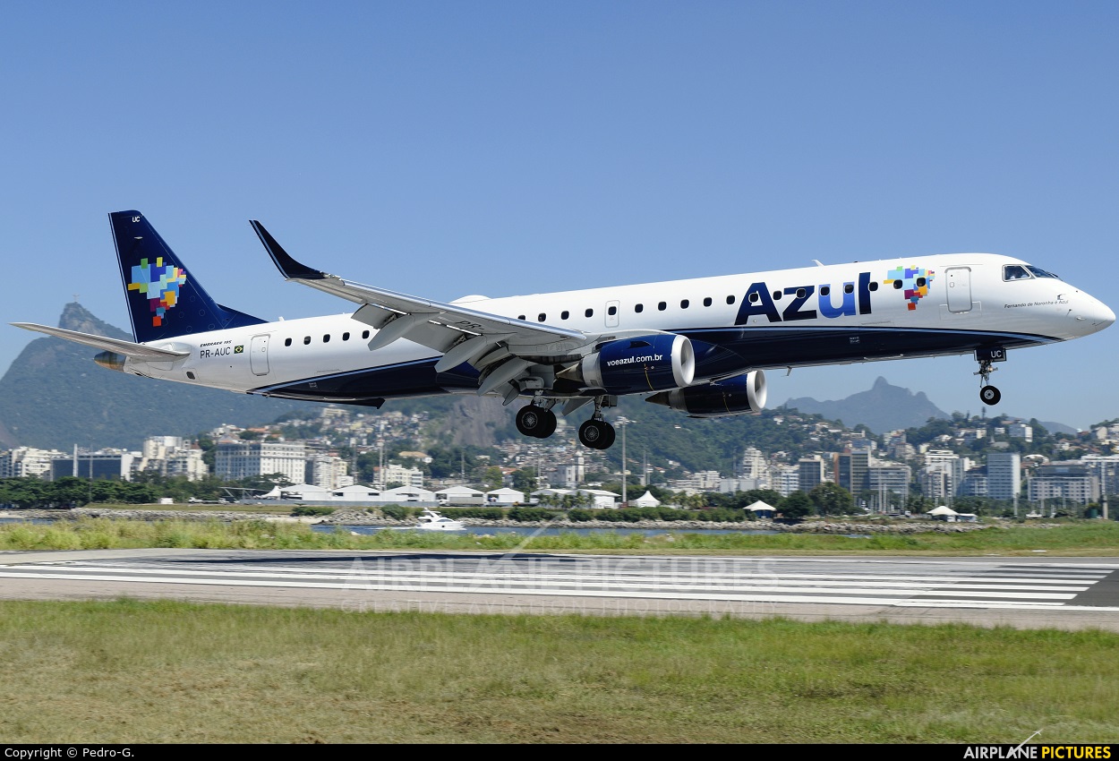 Azul Linhas Aéreas PR-AUC aircraft at Rio de Janeiro - Santos Dumont