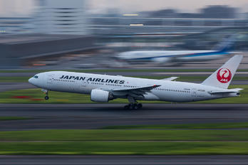 JA008D - JAL - Japan Airlines Boeing 777-200