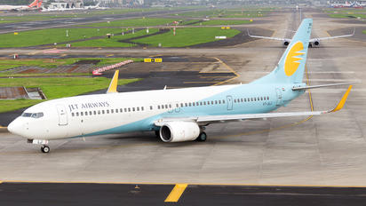VT-JLJ - Jet Airways Boeing 737-900ER