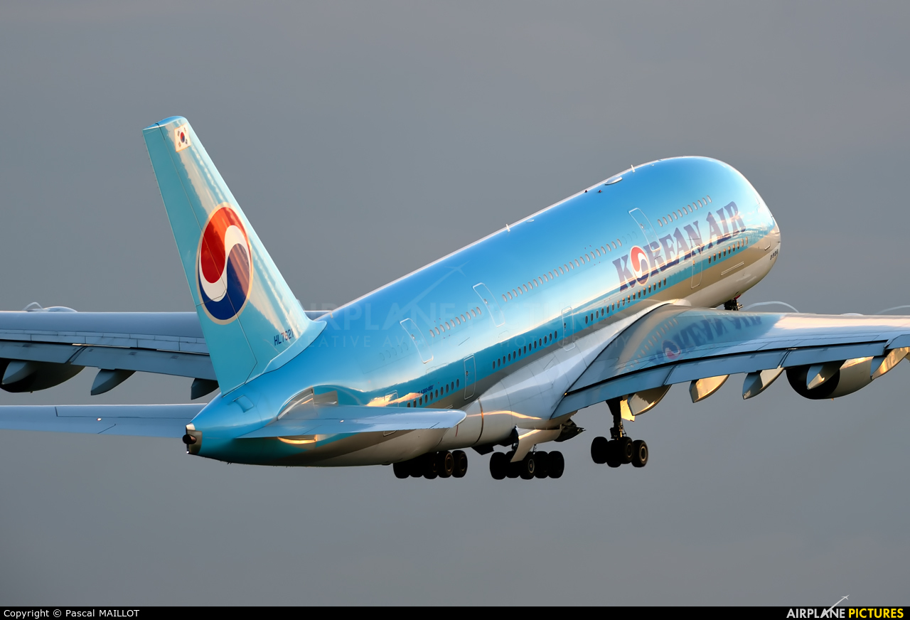 Korean Air HL7621 aircraft at Paris - Charles de Gaulle