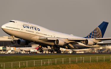 N104UA - United Airlines Boeing 747-400