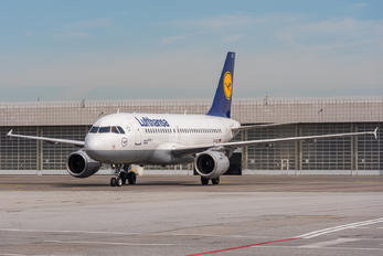 D-AILX - Lufthansa Airbus A319