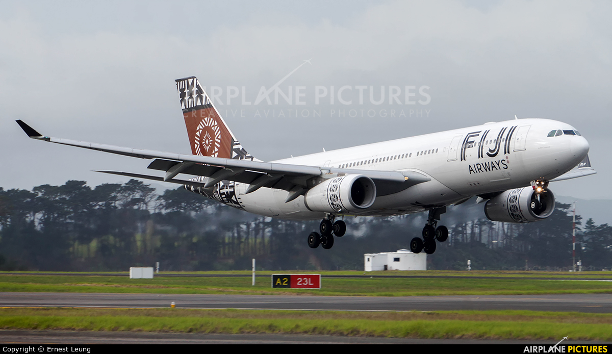 Fiji Airways DQ-FJT aircraft at Auckland Intl