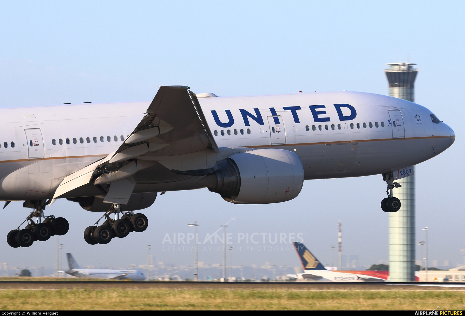 United Airlines N209UA aircraft at Paris - Charles de Gaulle
