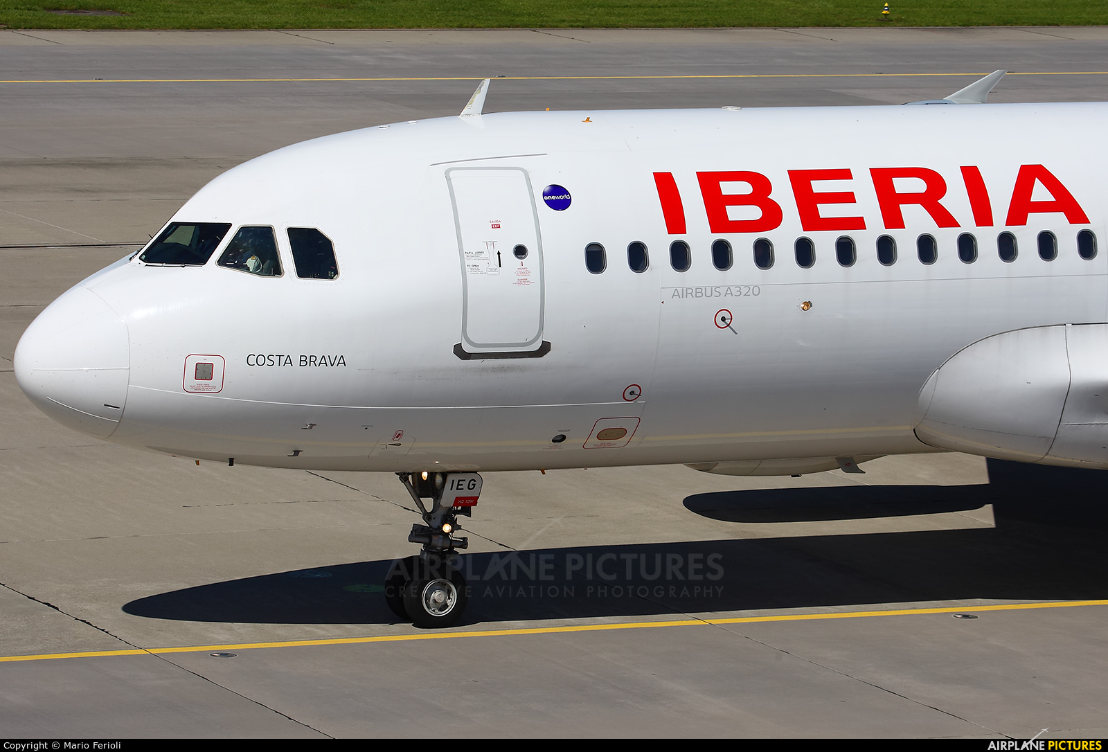 Iberia EC-IEG aircraft at Zurich