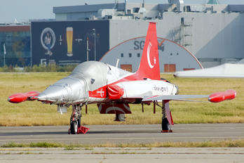 70-3004 - Turkey - Air Force : Turkish Stars Canadair NF-5A