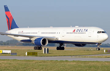 N828MH - Delta Air Lines Boeing 767-400ER