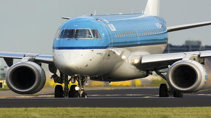 PH-EZR - KLM Cityhopper Embraer ERJ-190 (190-100)